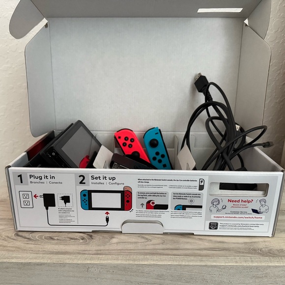 Nintendo Switch w/ Original Box & items Red and Blue Joy-Cons+Case and Two Games - Picture 3 of 16